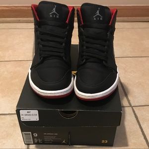 Air Jordan 1 MID
